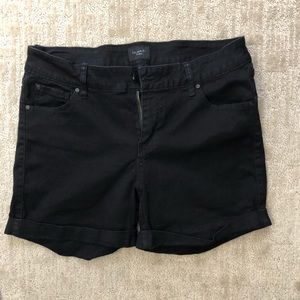 Black celebrity pink shorts size 11 / 30